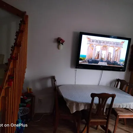 Beautiful Detached With Modern Amenities * Helsinki